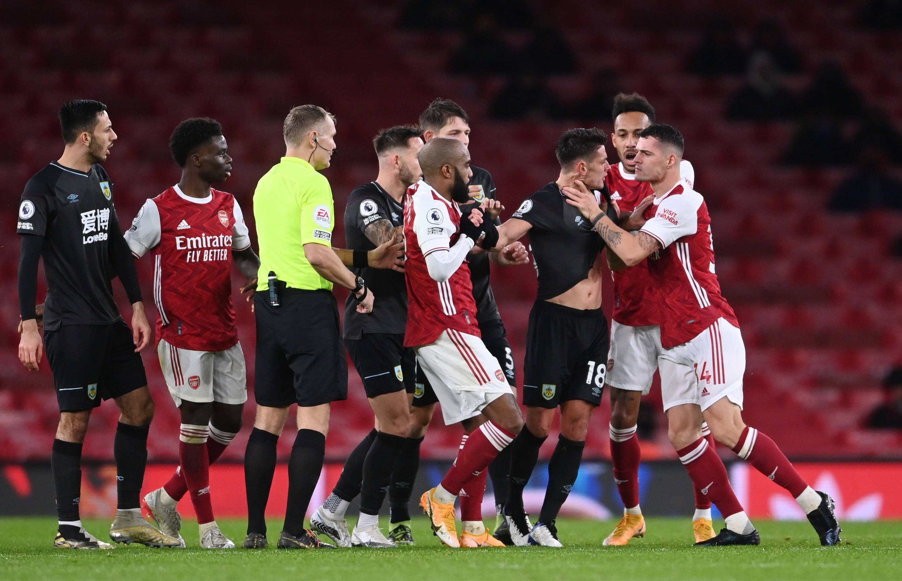 映出管理层 映出管理层